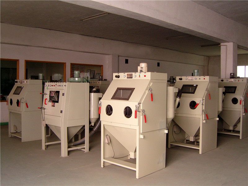 標(biāo)準(zhǔn)箱式噴砂機